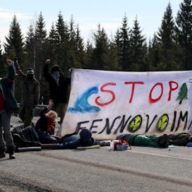 Poliisi otti huhtikuun lopulla kiinni kymmeniä ympäristöaktivisteja Pyhäjoen Hanhikiven suunnitellulta ydinvoimala-alueelta. Lehtikuva / handout / Stop Fennovoima -verkosto