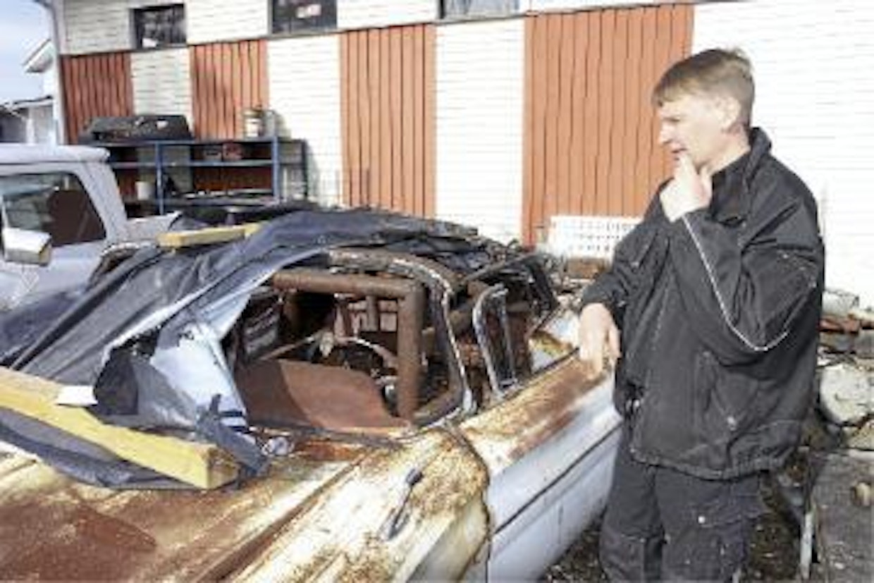 Tässä 60-mallisessa Pontiacissa on vielä hieman laittamista, ennen kuin kannattaa katsastusaikaa varata. Auto tästä tehdään, Juha lupaa.