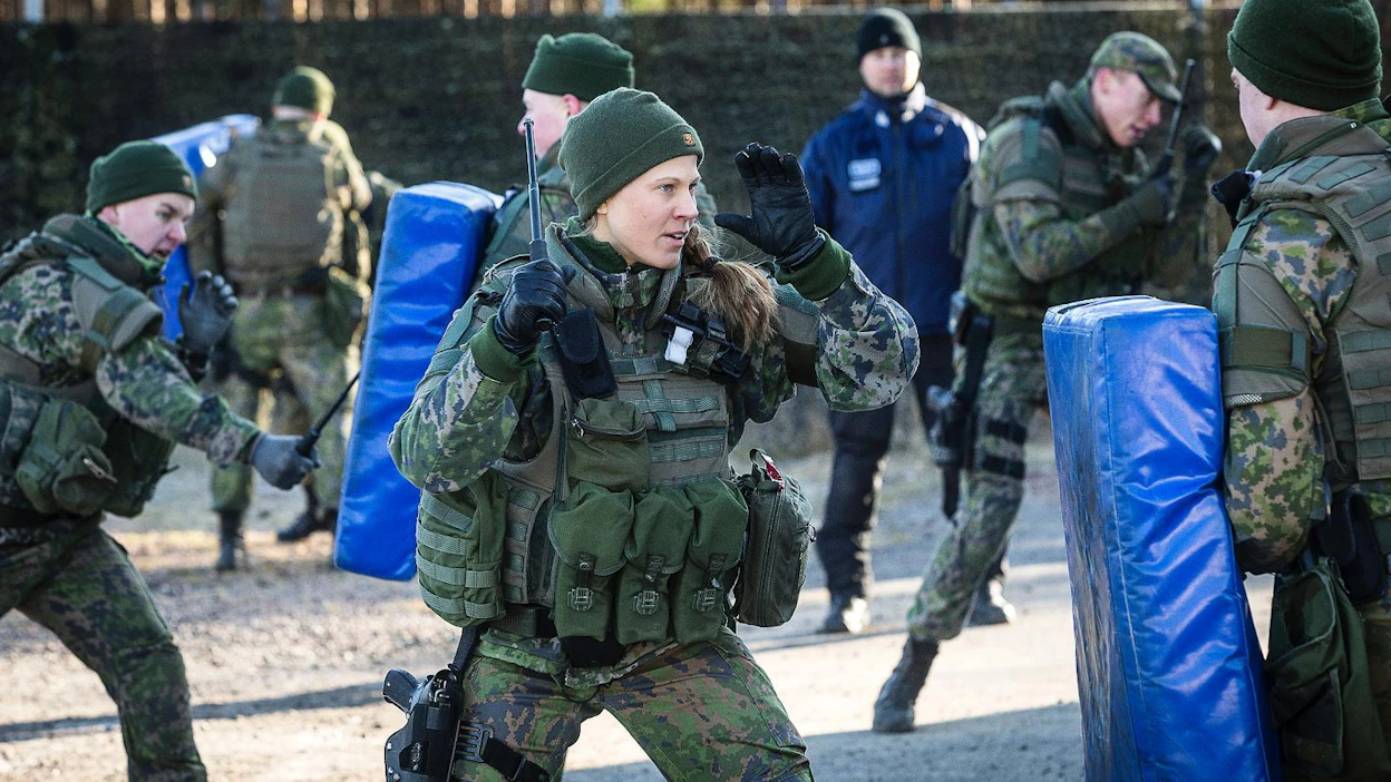 Säkylän varuskunnassa koulutetaan rauhanturvaajia (kuvassa) ja nopean toiminnan joukkoja poliisin apuvoimiksi.