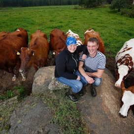 Terhi ja Hannu Manninen ovat maidontuottajia Keuruulta.