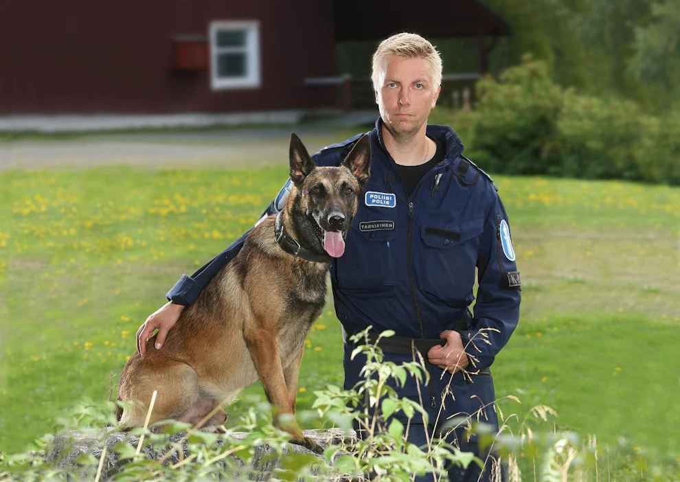 Heinäkuun puolivälissä Mikkelin pääpoliisiasemalla työskentelevä Toni Tarkiainen hälytettiin koiransa kanssa Mäntyharjulle kadonneen etsintään.