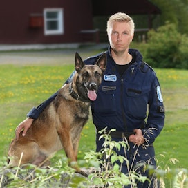 Heinäkuun puolivälissä Mikkelin pääpoliisiasemalla työskentelevä Toni Tarkiainen hälytettiin koiransa kanssa Mäntyharjulle kadonneen etsintään.