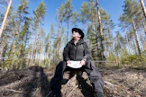 Tämä hakkuun jälki ei miellytä lainkaan kokeneen metsäammattilaisen Kari Jeskasen silmää. ”Omissa metsissäni en koskaan hyväksyisi tällaista käsittelyä.”