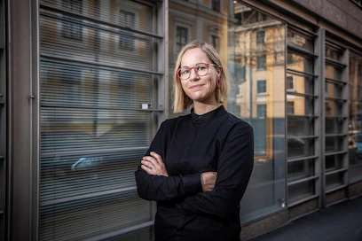 Sosiaali- ja terveysministeri Hanna Sarkkisen mielestä hallituksen työllisyystavoitteen rinnalla yhtä tärkeä on tavoite tuloerojen ja eriarvoisuuden kaventamisesta.
