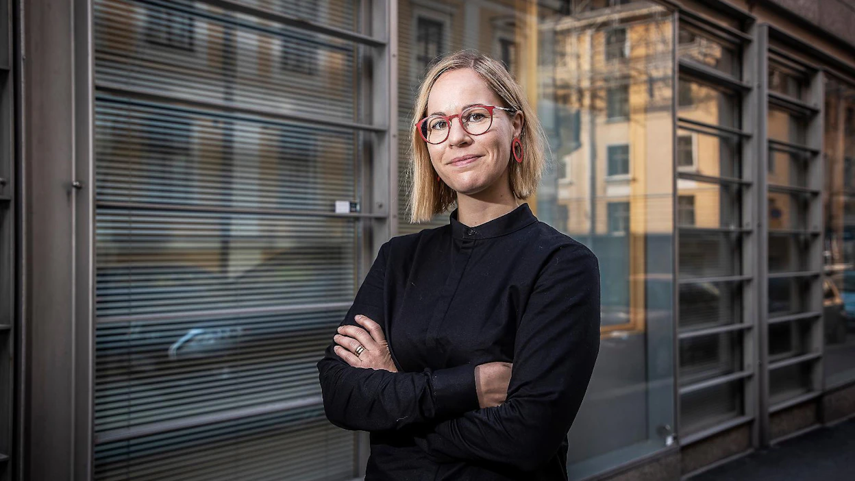 Sosiaali- ja terveysministeri Hanna Sarkkisen mielestä hallituksen työllisyystavoitteen rinnalla yhtä tärkeä on tavoite tuloerojen ja eriarvoisuuden kaventamisesta.