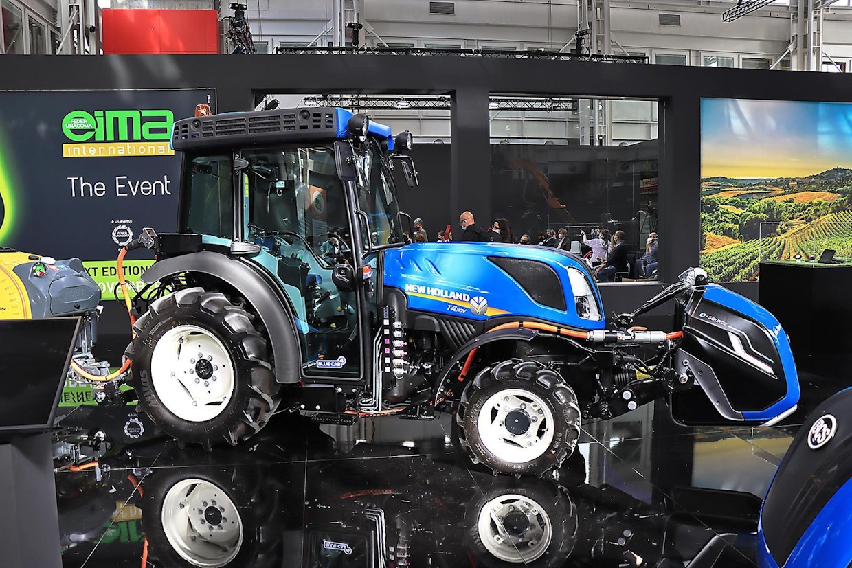 Nobili ja New Holland ovat kehittäneet yhdessä konseptin, jossa traktori varustetaan generaattorilla, jonka tuottamalla sähköllä voidaan pyörittää työkonetta – tässä tapauksessa piennarmurskainta tai kasvinsuojeluruiskua. Työkoneen ohjaus tarkentuu, kun sitä pyöritetään sähköllä, lisäksi polttoaineen kulutus pienenee ja työkoneen pyörimissuuntaa voidaan tarvittaessa vaihtaa helposti.