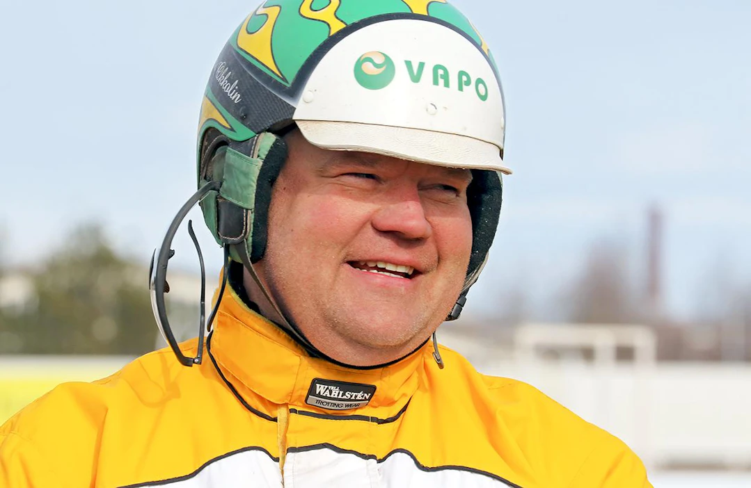 Teemu Okkolinilla oli aihetta hymyyn Porissakin. Junjori jatkoi komeaa voittokulkuaan. Arkistokuva.