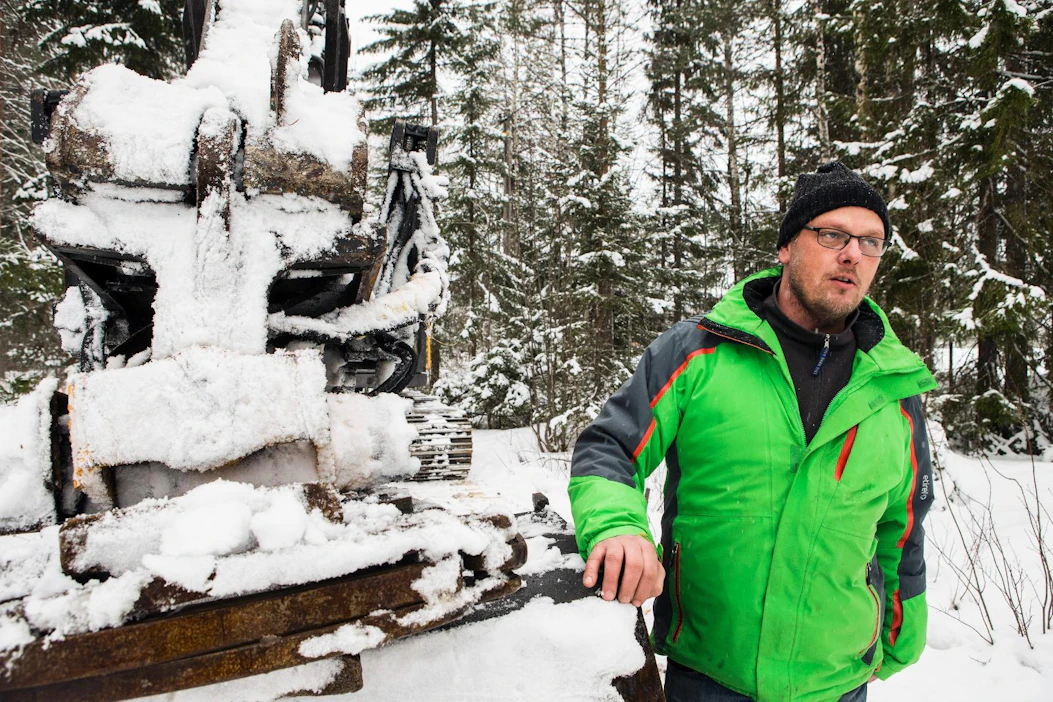 Pohjoissavolainen maanomistaja Jari Huttunen ei ole nimeään kaapelointisopimukseen vielä laittanut, sillä ehdot ovat hänen mielestään huonot.