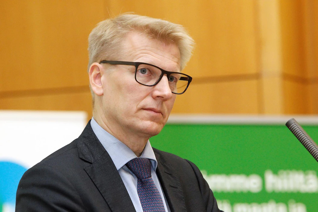 Maatalous-ja ympäristöministeri Kimmo Tiilikainen (kesk.) vastaa lukijoiden kysymyksiin tiistaina.