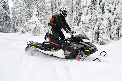 Renegadella pärjää umpisellakin kohtalaisesti, reitillä korkea tuulilasi antaa hyvän suojan.