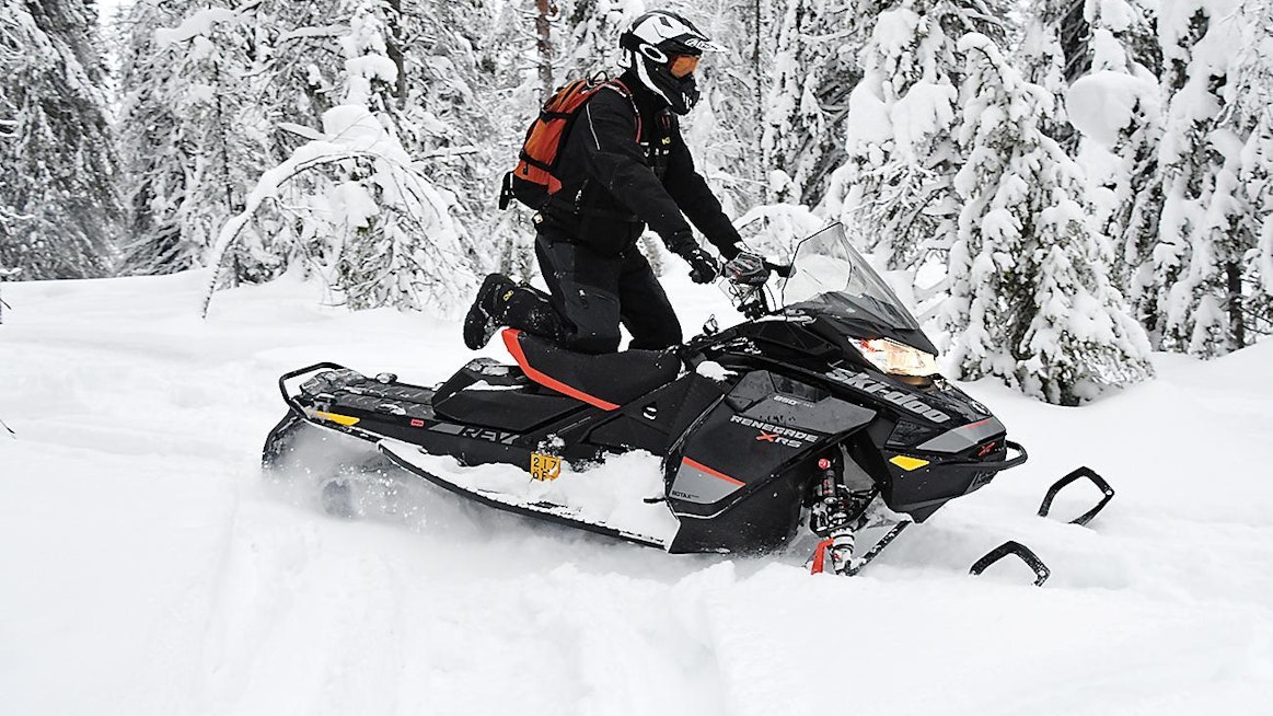 Renegadella pärjää umpisellakin kohtalaisesti, reitillä korkea tuulilasi antaa hyvän suojan.