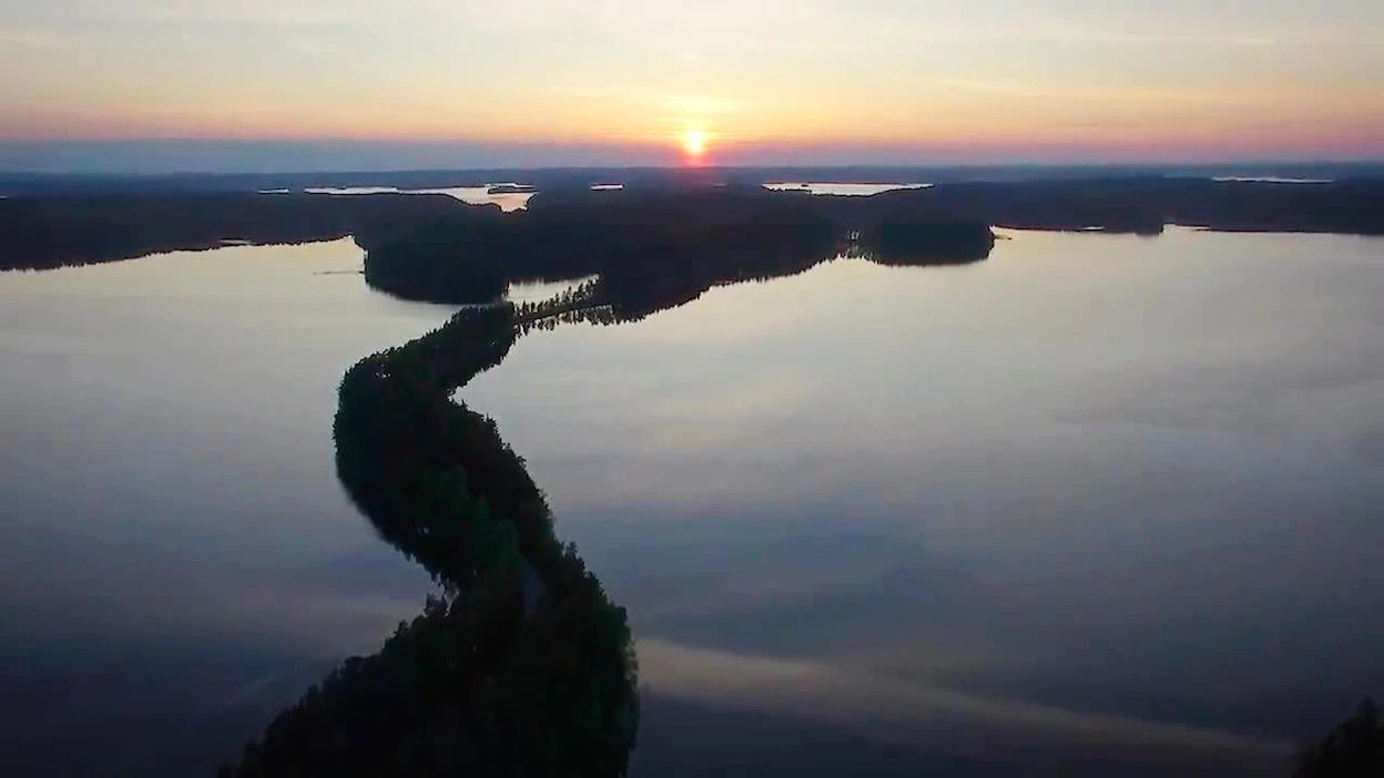 Punkaharju on kuuluisa kauneudestaan. Maisema-arvot vetosivat myös tiekilpailun äänestäjiin.