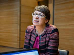 Portti on nyt avattu yhteiselle lainanotolle, Sari Essayah luonnehtii kolumnissaan.