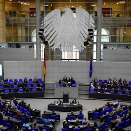 Zelenskyi arvosteli arvosteli tiukasti Saksaa ja Eurooppaa Ukrainalle tähän mennessä annetun tuen riittämättömyydestä puhuessaan Saksan parlamentille 17. maaliskuuta 2022. LEHTIKUVA/AFP