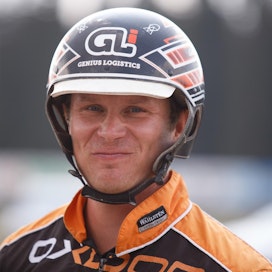 Antti Veteläisen valmennettavat ovat aloittaneet vuoden hyvin. 13 starttia ovat tuoneet totosijat 5-2-2 ja lähes 30 000 euroa palkintorahoja.