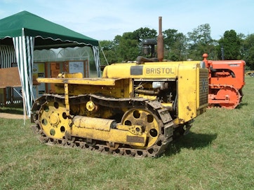 Bristol 25 -traktoria valmistettiin vuosina 1955–59, Earbyssä, Lancashiressa, Englannissa. Traktoria valmistettiin yhteensä 1 970 kpl.