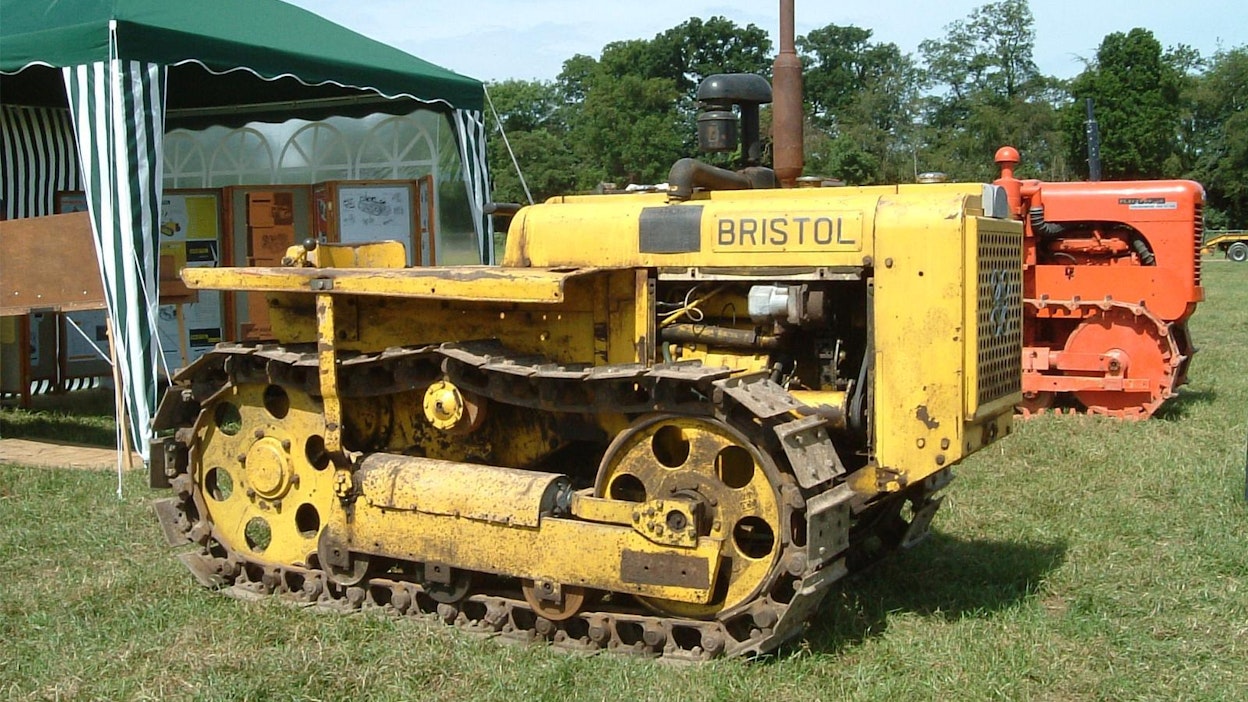 Bristol 25 -traktoria valmistettiin vuosina 1955–59, Earbyssä, Lancashiressa, Englannissa. Traktoria valmistettiin yhteensä 1 970 kpl.
