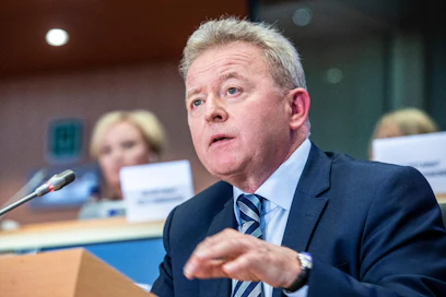 Raha on tiukoilla markkinatoimenpiteitä varten, EU-komissaari Wojciechowski sanoi mepeille.