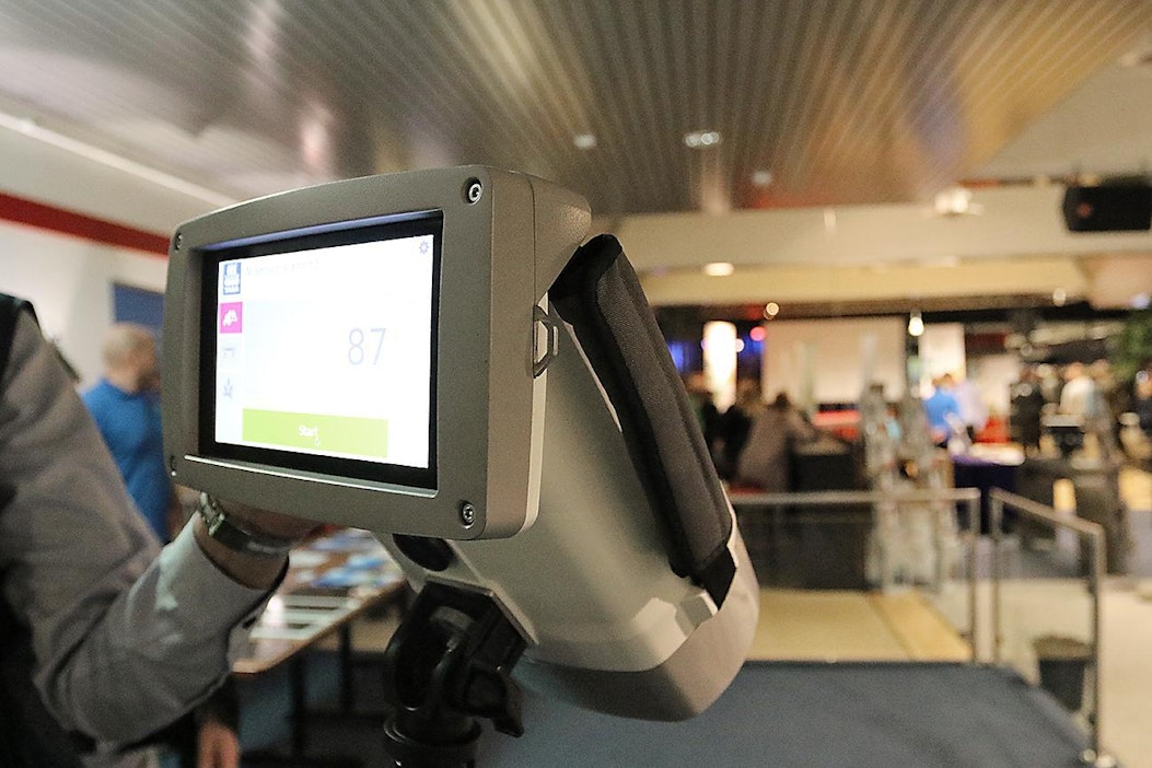 Yaran N-sensor on saatavilla myös käsikäyttöisenä yksikkönä. Laite on suunniteltu mittaamaan kasvustoon sitoutuneen typen määrää ja kasvuston potentiaalia sitoa lisää typpeä. N-sensor on saatavilla myös traktorin katolle asetettavana yksikkönä, jolloin lannoitusmäärän muutokset voidaan tehdä vauhdissa sensorin mittausten perusteella.