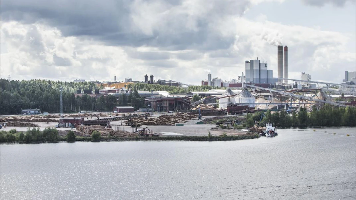 UPM investoi Lappeenrannan Kaukaan sellutehtaan kehittämiseen 50 miljoonaa euroa. Uusiutuvan dieselin tuotanto alkoi 180 miljoonaa euroa maksaneessa biojalostamossa Kaukaalla tammikuussa. Markku Vuorikari