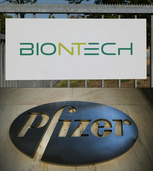 Pfizerin toimitusjohtaja Albert Bourla arvioi tiedotteessa, että yhtiöt ovat merkittävästi lähempänä sitä, että ne voivat tarjota maailmalle kovasti kaivatun läpimurron terveyskriisin päättämiseksi. LEHTIKUVA/AFP