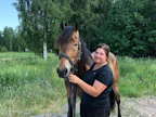 Sanna Kumanto viihtyy Ruotsissa Borlängessä. 4-vuotislahjakkuus Moddson on voittanut kahdeksan yhdeksästä startistaan.