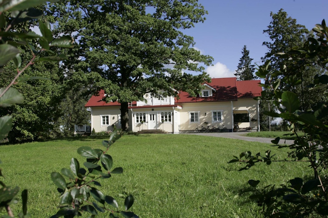 Omakotiasuminen kallistuu nopeammin kuin ansio- tai eläketulot nousevat.