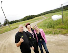 Paikallisen hirviseuran puuhamies Tapio Nurminen sekä Oittilan Maamiesseuran johtokaksikko Helena Kirjavainen ja Kaija Uusitalo odottavat Neste Rallia innokkain mielin.