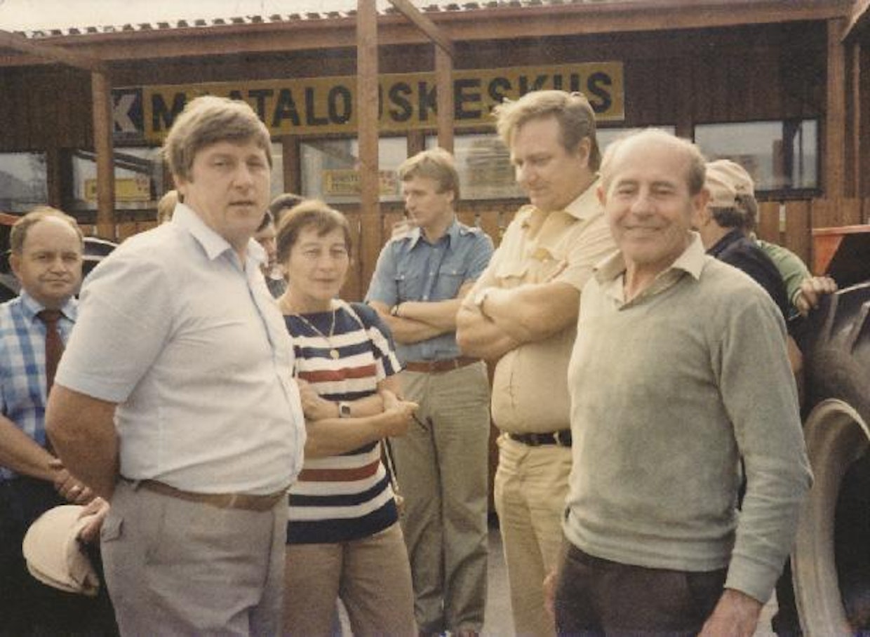 Vauhdikas Zetor-kauppa poiki arvovieraan Tšekkoslovakias-ta, joka huomioitiin laajalti maakunnassa. K-maatalouskeskus Jokiniemen markkinoilla 1981 kävi kauppiasta tervehtimässä itse Emil Zatopek vaimonsa Danan kanssa.