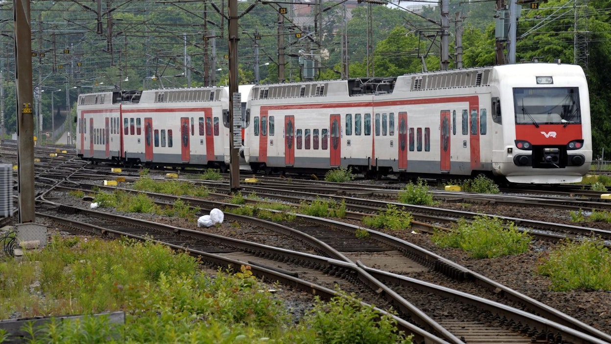 Vihreiden mukaan säännöllinen lähijunaliikenne tulisi aloittaa Turun, Tampereen, Oulun, Lappeenrannan, Lahden ja Kouvolan kaupunkiseuduilla. LEHTIKUVA / KIMMO MÄNTYLÄ