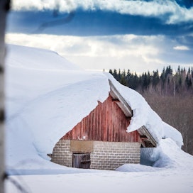 Lumikuorma on nyt Itä- ja Pohjois-Suomessa pääosin 60-100 kiloa neliömetrillä ja Länsi-Suomessa 30-60 kiloa neliömetrillä. Eniten lunta on Kotka-Joensuu -linjan ja Suomen kaakkoisrajan välisellä vyöhykkeellä, jolla lunta on monin paikoin 100 kiloa neliömetriä tai jopa enemmän.