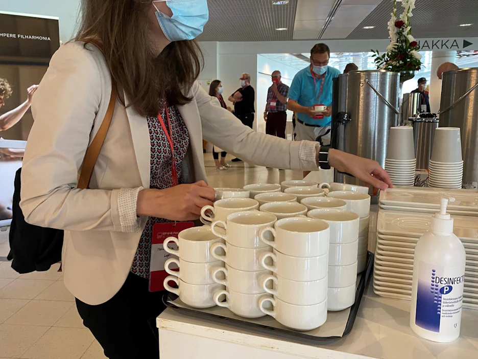 Kokouksessa nähtiin paljon maskeja.