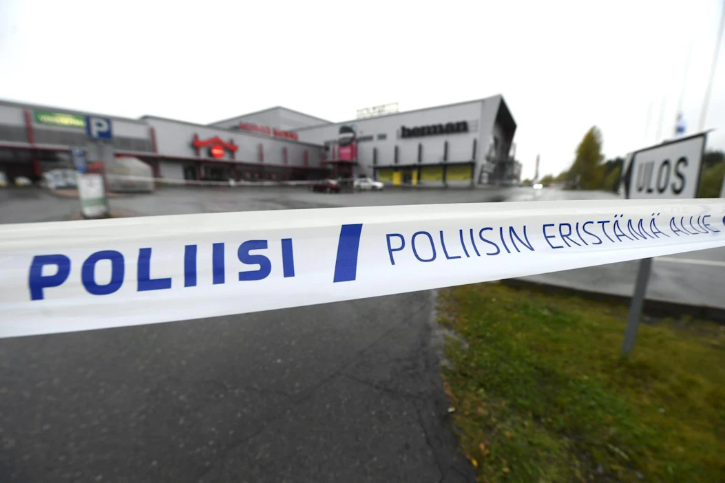 Valmistelurikoksen lisäksi hyökkäystä tutkitaan murhana, murhan yrityksinä ja törkeänä vahingontekona. LEHTIKUVA / Vesa Moilanen