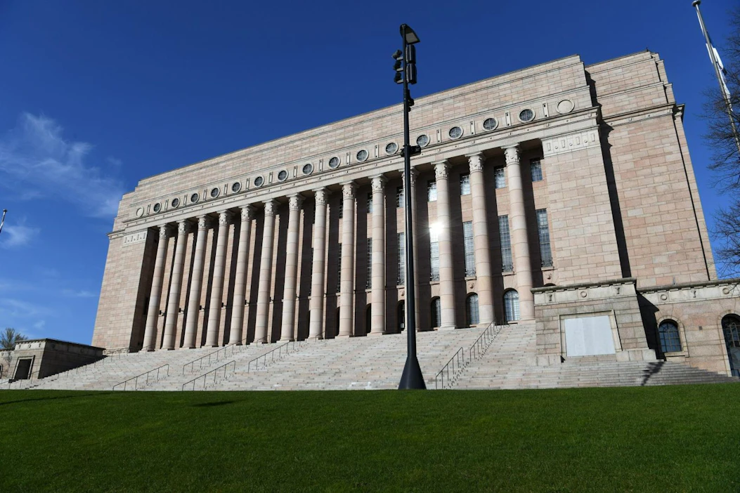 Koronapandemian aikana kansanedustajilla on todettu muutamia tartuntoja. LEHTIKUVA / ANTTI AIMO-KOIVISTO