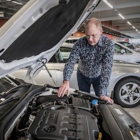 Diesel-Škoda ei ole vielä pitkään aikaan ylijäämätavaraa autoliikkeissä, vaikka mediasta voi sellaisen käsityksen saada. &quot;Kaikilla ei ole varaa uuteen autoon&quot;, kertoo toimitusjohtaja Sami Kankaanpää Rinta-Joupin Autoliikkeessä Tervajoella.