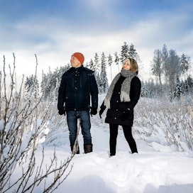 Wennborgin marjatilan yrittäjät Jarkko Hietanen ja Laura Soupas uskovat, että tilalle saadaan riittävästi kausityöntekijöitä korjaamaan tulevan kesän sato.