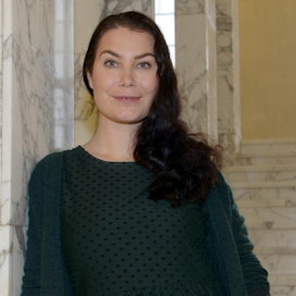 Vihreiden Emma Karista tulee ympäristö- ja ilmastoministeri, kun Maria Ohisalo jää perjantaina perhevapaalle ja Krista Mikkonen siirtyy sisäministerin paikalle.