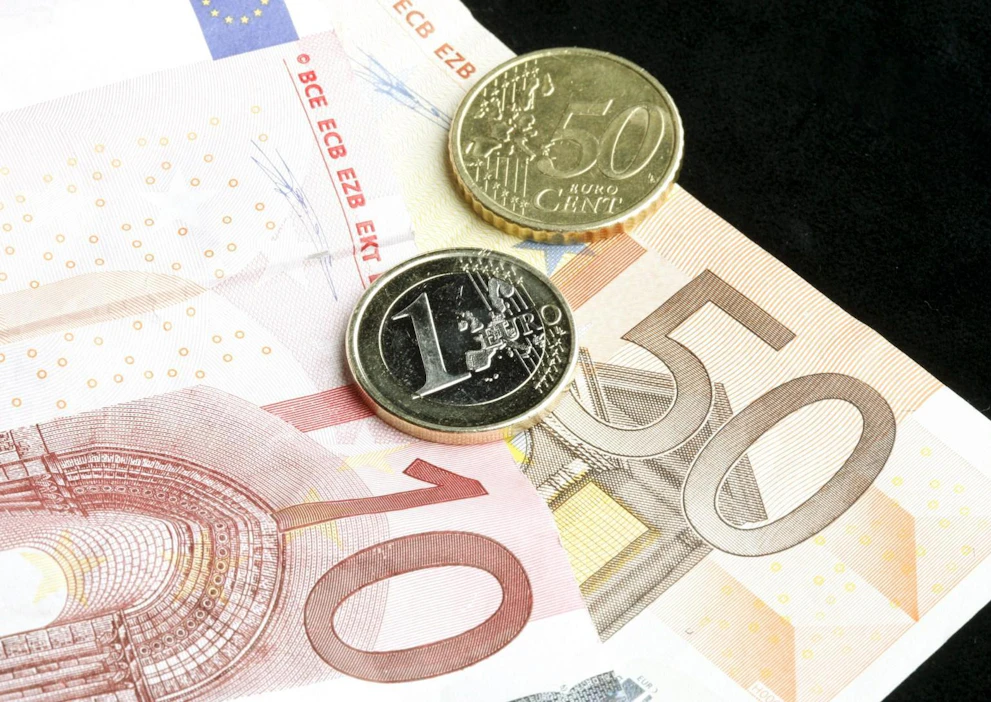 Hallituksen suunnittelema korotus kohdistuisi eläkkeisiin, jotka ovat noin 1 000 euroa kuukaudessa. LEHTIKUVA / TIMO JAAKONAHO