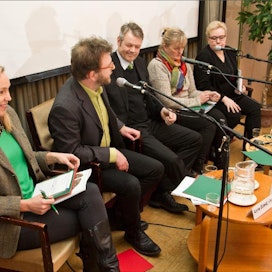 MTK:n ruoka-aiheiseen vaalikeskusteluun osallistuivat  Anne Bland, Timo Harakka, Timo Kaunisto, Pirkko Mattila ja Sirpa Pietikäinen. Markku Vuorikari