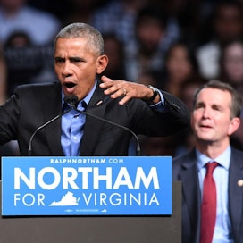 Obama puhui New Jerseyssä demokraattien kuvernööriehdokkaan kampanjatilaisuudessa. LEHTIKUVA/AFP