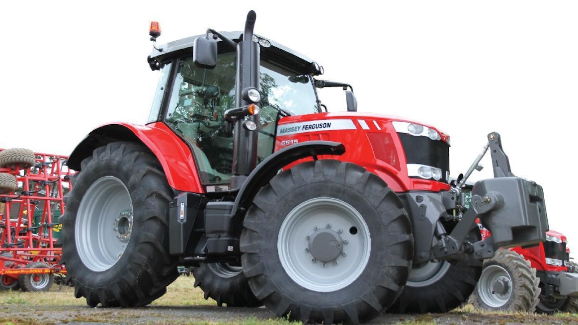 Uusi, nelosmoottorilla varustettu MF 6600- sarja tarjoaa kuutosmoottorilla varustetun  traktorin ominaisuudet.