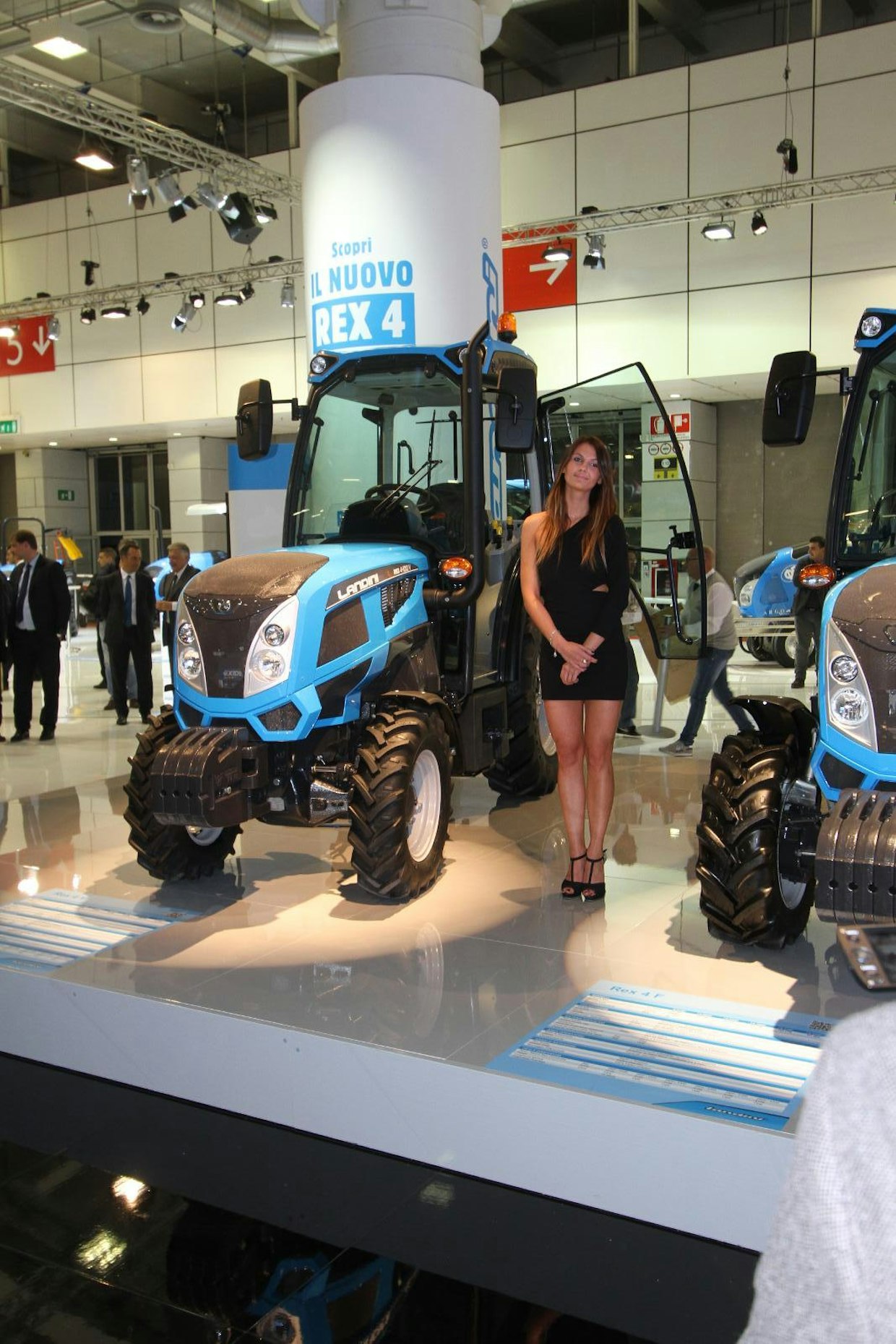 Landini Rego on uusi traktorisarja, joka on varustettu 2,9 litran Deutz-moottorilla. Mallistossa on monta versiota käyttötarkoituksen mukaan. Suurin ero on raideleveys, kunnallistekniikkaan ja maatalouteen suunnitellut mallit ovat viinin ja hedelmien viljelyssä käytettäviä traktoreita leveämpiä. Kapeat ja leveät malliversiot voidaan toimittaa myös ilmaan ohjaamoa.