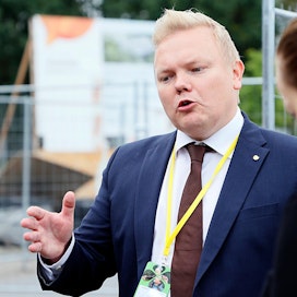 Urheiluministeri Antti Kurvinen (kesk) haluaa lähteä Pekingiin tukemaan suomalaisia urheilijoita.