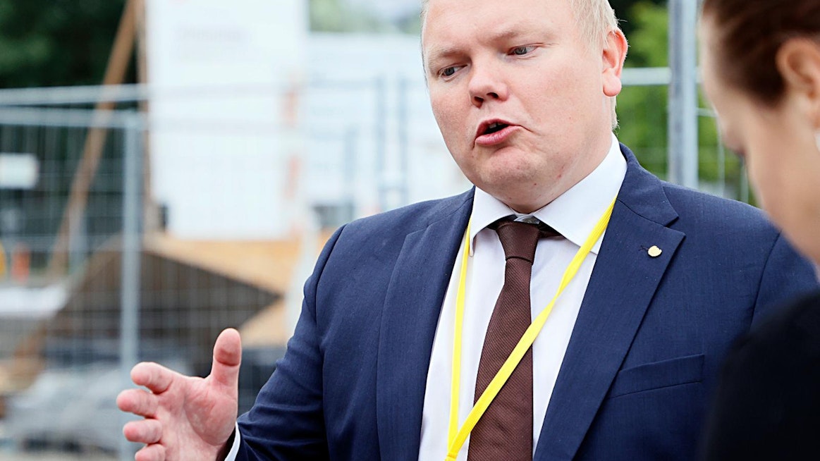 Urheiluministeri Antti Kurvinen (kesk) haluaa lähteä Pekingiin tukemaan suomalaisia urheilijoita.