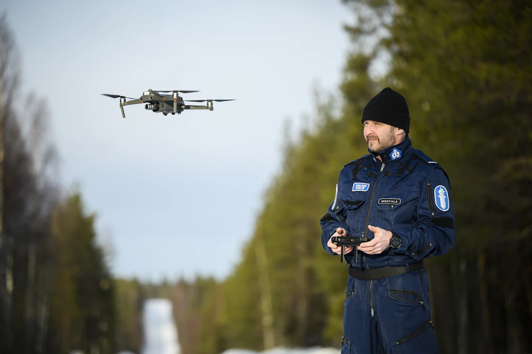 Kun ollaan kaukana teistä, yksikin virhe voi johtaa eksymiseen ja katoamiseen. Poliisin kadonneiden etsinnän pääkouluttaja, vanhempi konstaapeli <strong id="strong-3d24ee034ffa80c55f332a3dae78fbd0">Risto Mertala</strong> Lapin poliisilaitokselta on sitä mieltä, että nykyisin kadonneita etsitään hätäetsinnässä liian lyhyen aikaa.