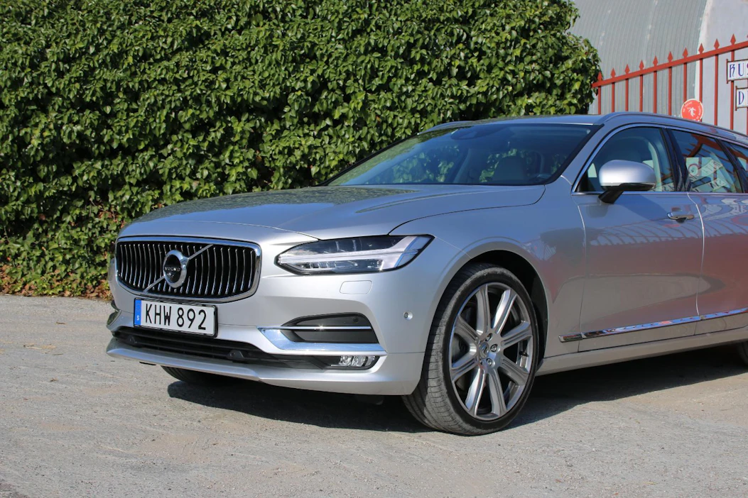 Vuodesta 2019 lähtien Volvo aikoo tuoda markkinoille vain sähkö- ja hybridiautoja.