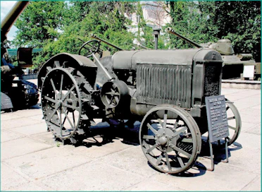 SHTZ 15/30 Harkovskij Traktronyj Zavod (HTZ),  Stalingradskij Traktornyj Zavod (STZ) ja  Moskovskij Vtoroj Avtoremontnyj Zavod (ARZ) 1930–37 Harkov ja Stalingrad,  1948–50 Moskova.  Valmistettu yhteensä 390 500 kpl.