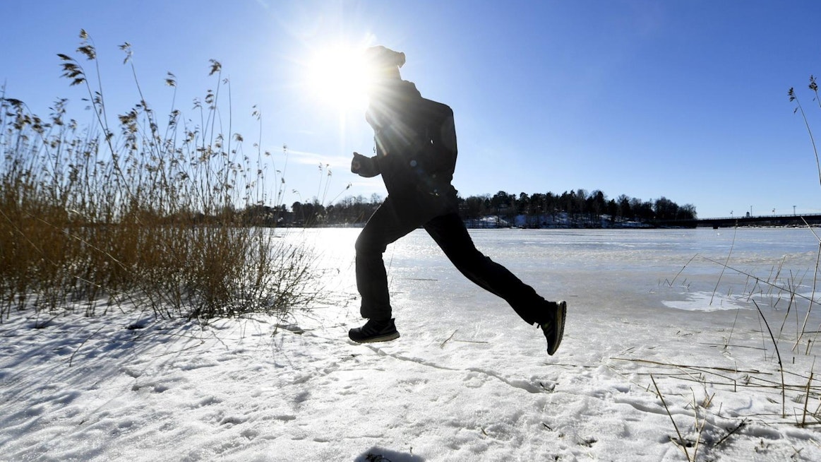 Jos on sairastanut koronan, liikunta sen jälkeen on hyvä aloittaa omaa oloa kuulostellen. LEHTIKUVA / VESA MOILANEN