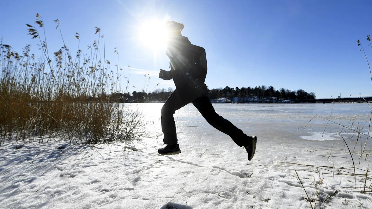 Jos on sairastanut koronan, liikunta sen jälkeen on hyvä aloittaa omaa oloa kuulostellen. LEHTIKUVA / VESA MOILANEN