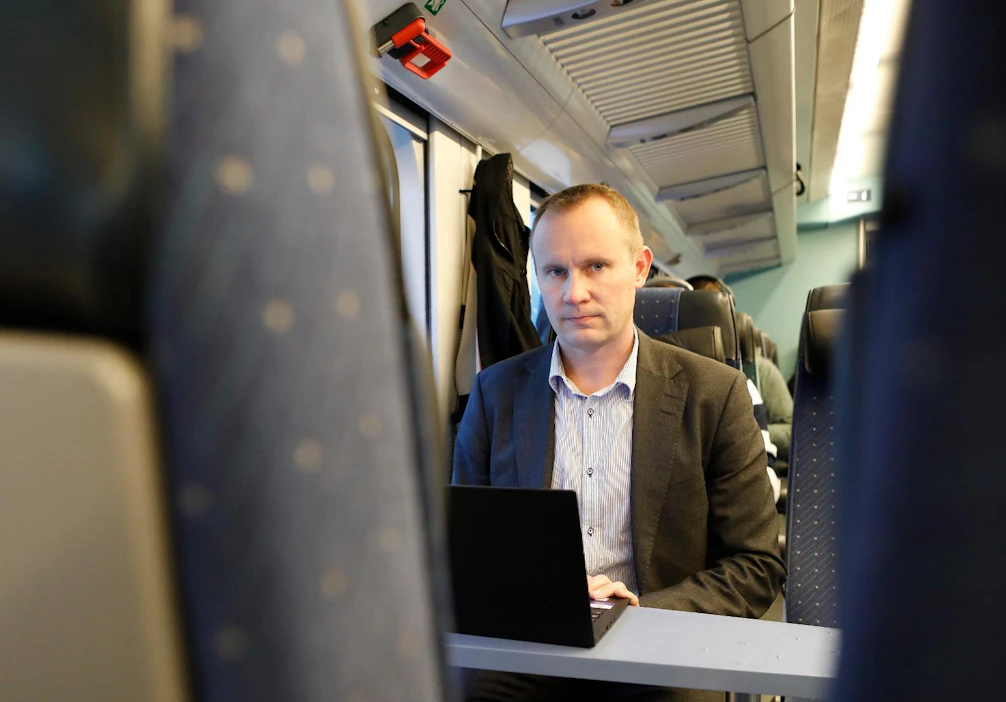 MTK:n elinkeinojohtaja Marko Mäki-Hakolan mukaan työt sujuvat siellä, missä verkkoyhteydet pelaavat.